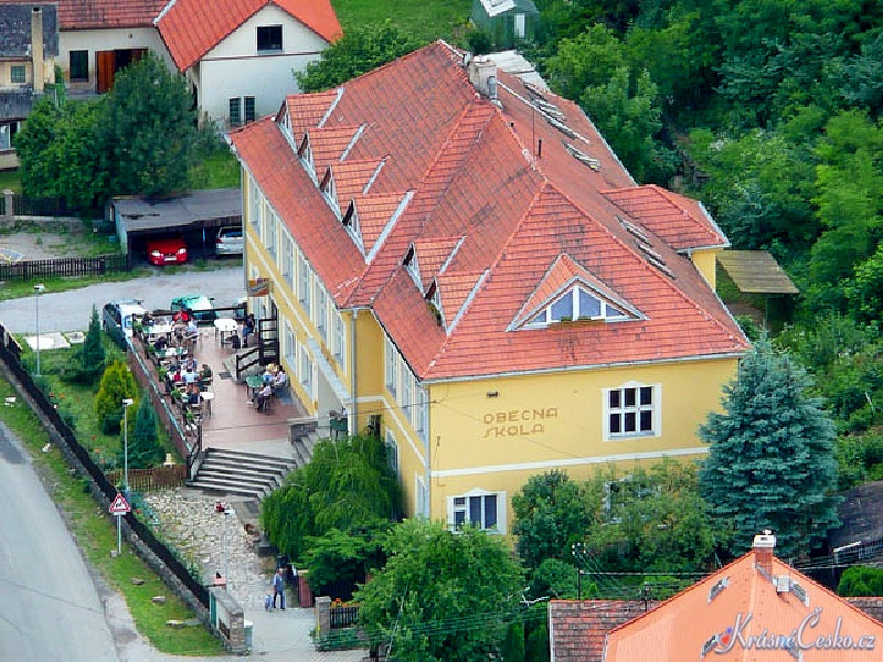 Krásné Česko - turistický průvodce s rozsáhlou databází ubytování,  restaurací, památek a sportovišť.
